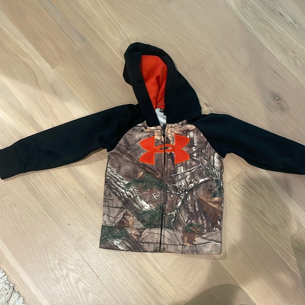 Used, good condition by Under Armour unisex camo hoodie - 3T